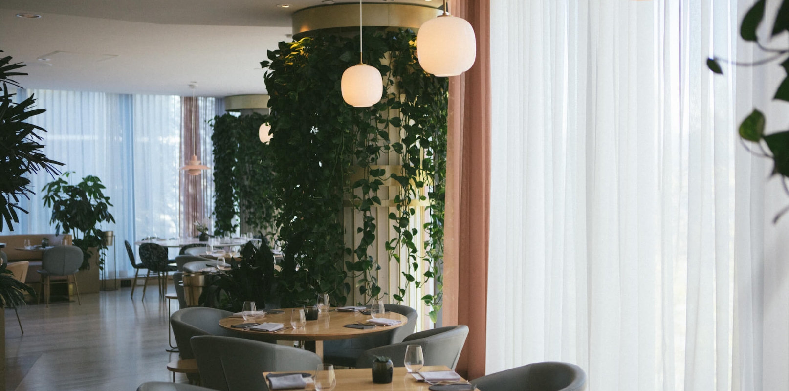 dining room at botanist