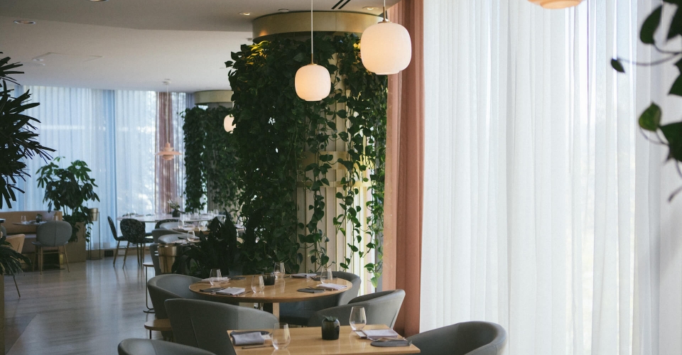 dining room at botanist