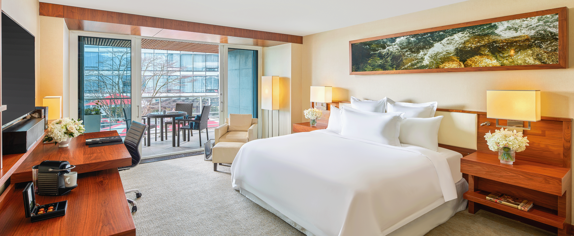 Deluxe Pool View King at Fairmont pacific Rim