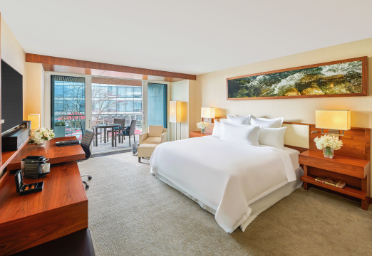 Deluxe Pool View King at Fairmont pacific Rim