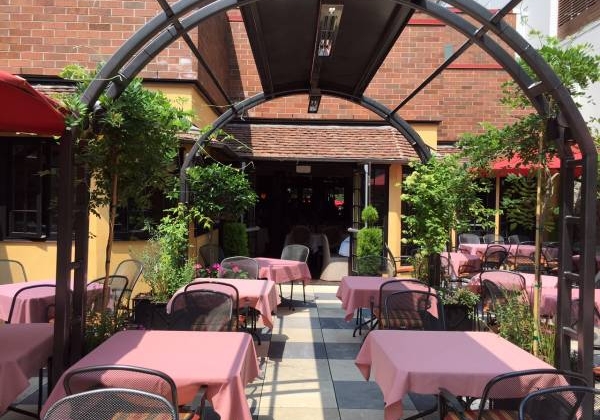 Giardino restaurant patio setup