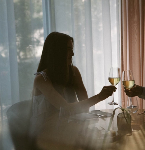 Man and woman clinking glasses in a toast