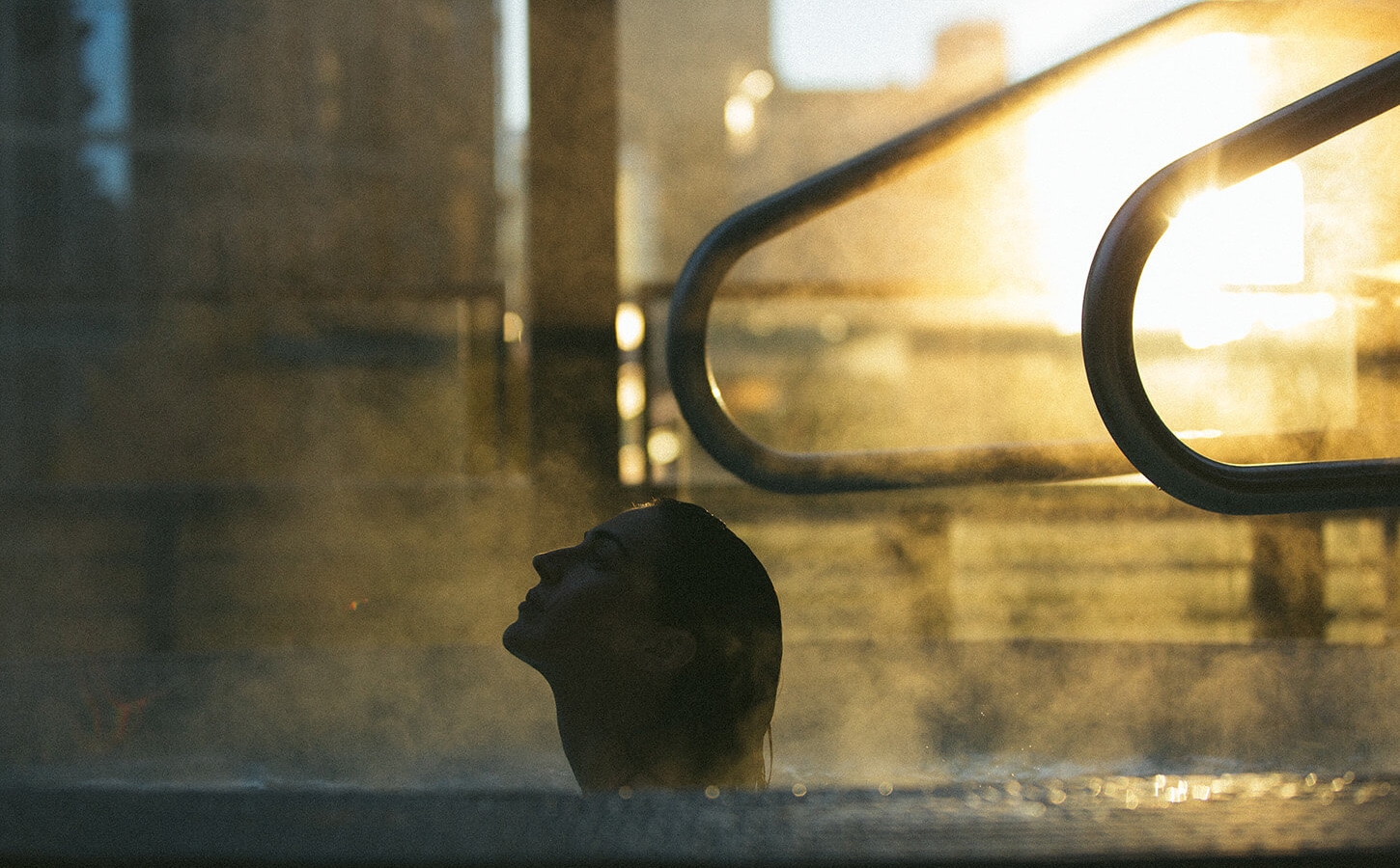 Woman relaxing at the jacuzzi at Fairmont Spa